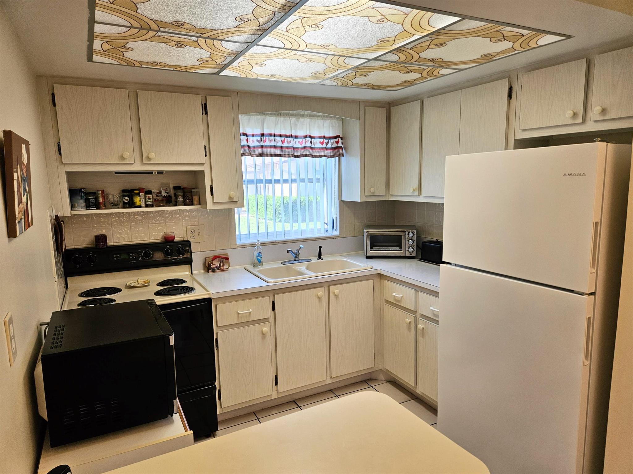 CRESTHAVEN VILLAS CONDO 1 - Residential