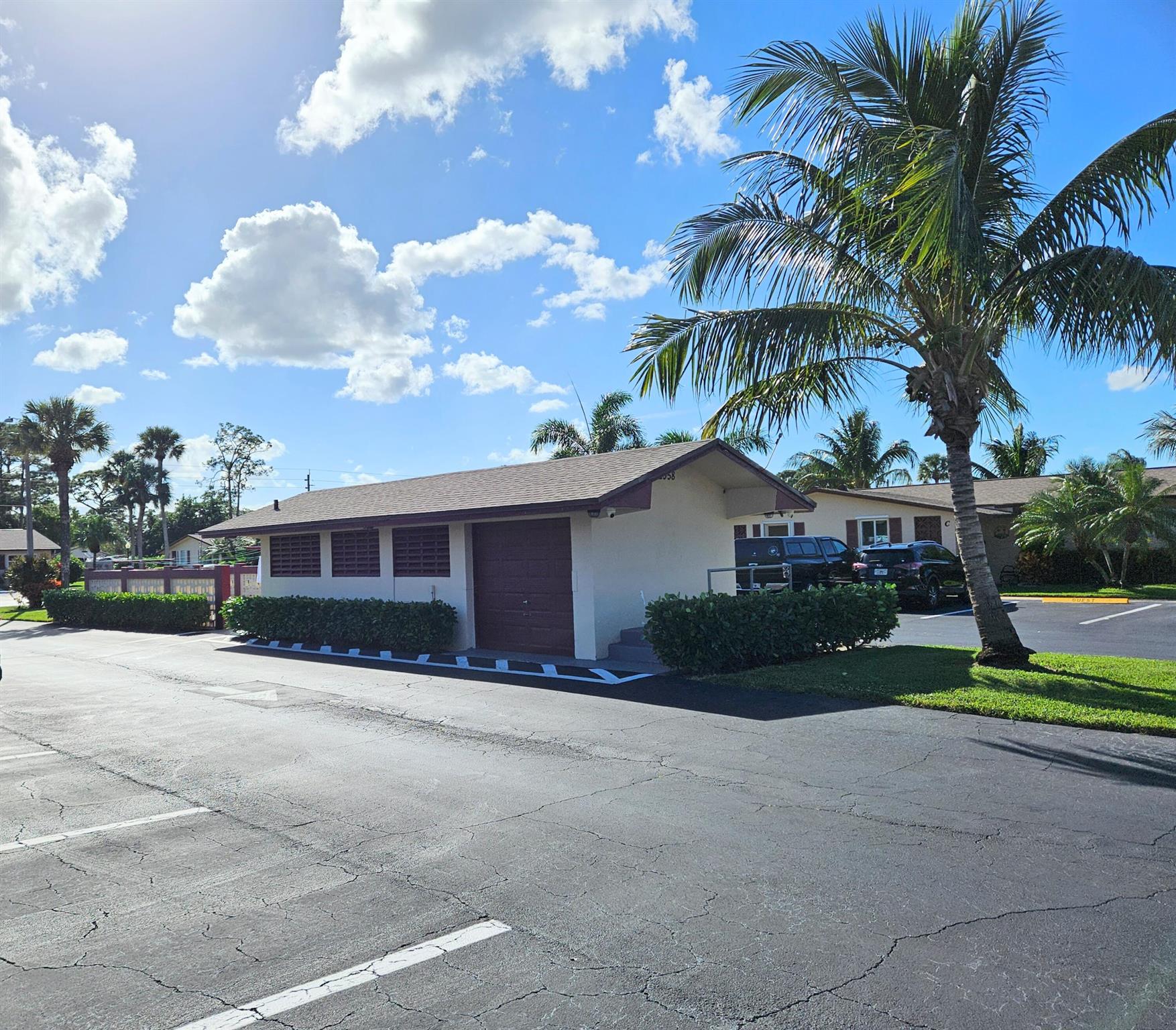 CRESTHAVEN VILLAS CONDO 1 - Residential