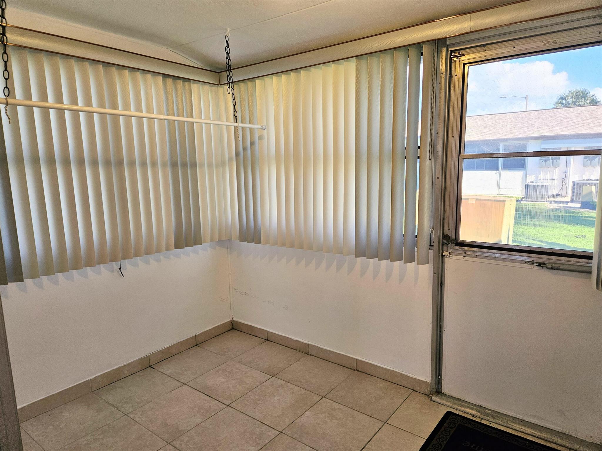 CRESTHAVEN VILLAS CONDO 1 - Residential