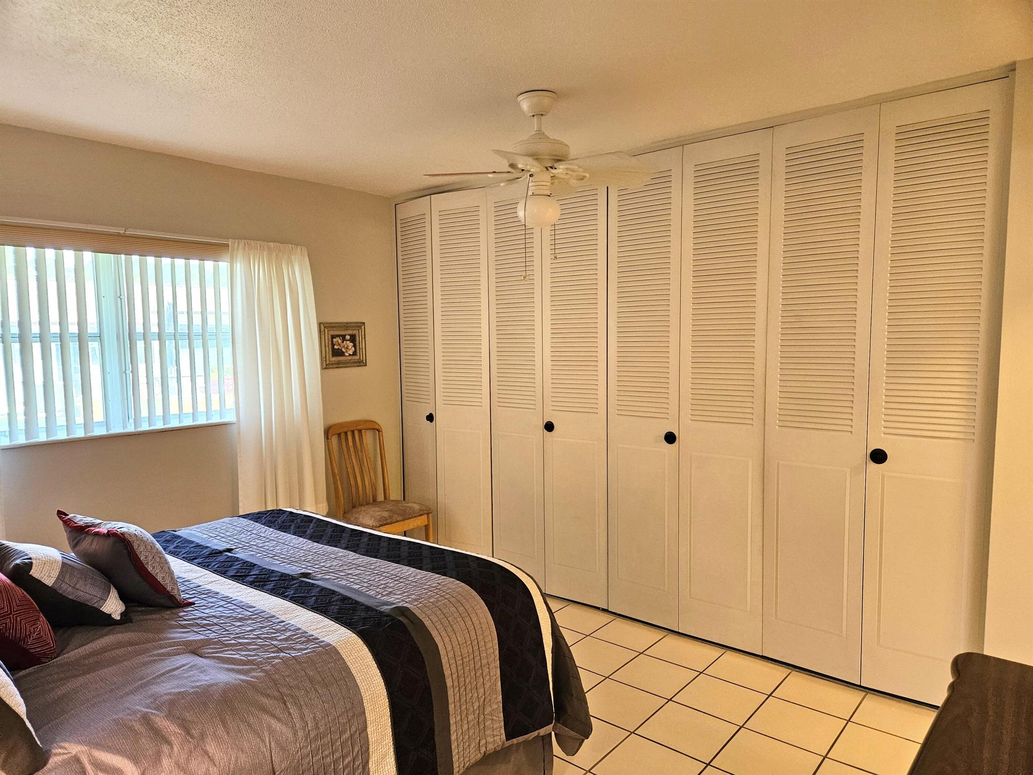 CRESTHAVEN VILLAS CONDO 1 - Residential