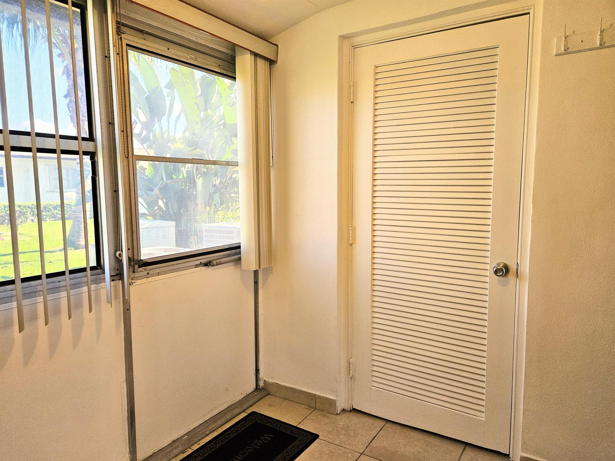 CRESTHAVEN VILLAS CONDO 1 - Residential