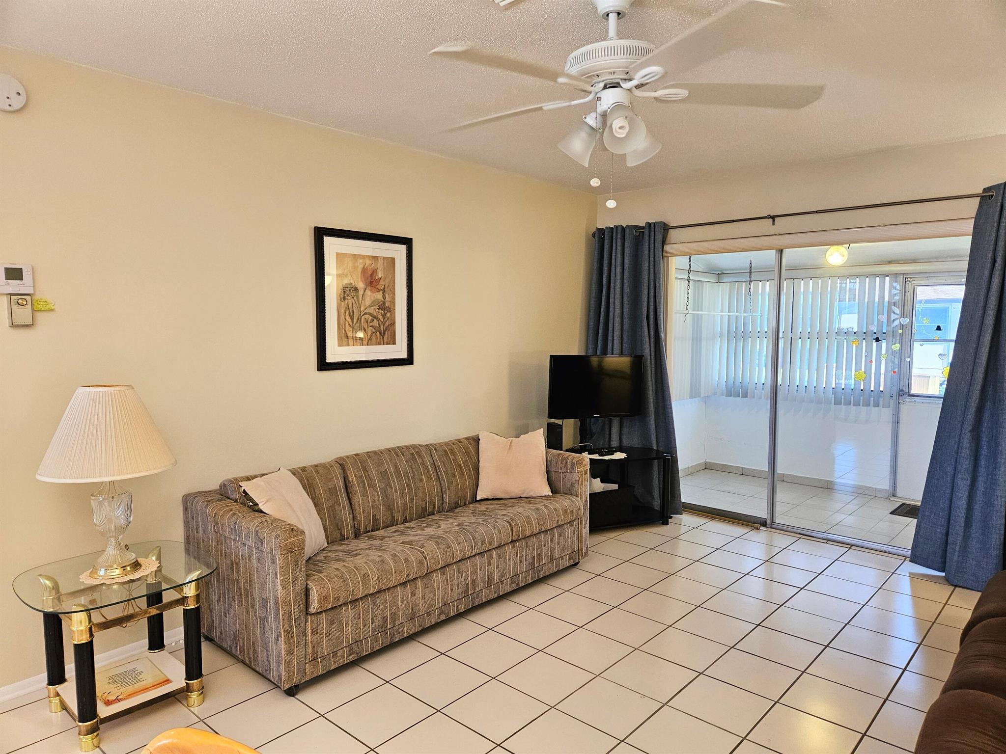 CRESTHAVEN VILLAS CONDO 1 - Residential