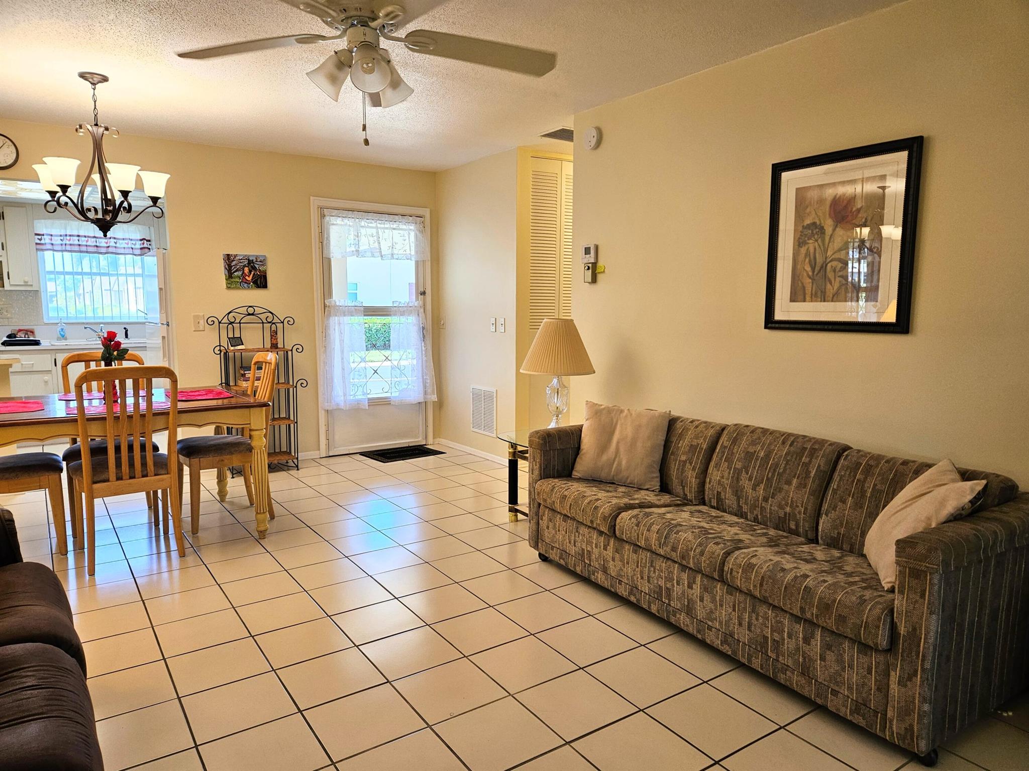 CRESTHAVEN VILLAS CONDO 1 - Residential