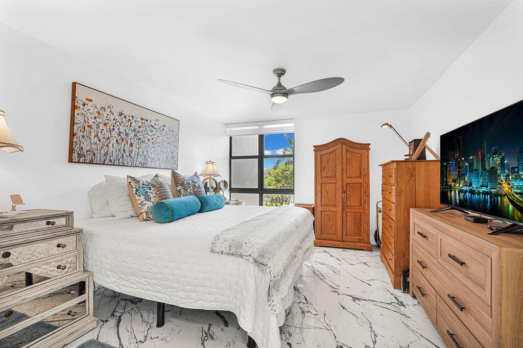 RIVER REACH CONDOMINIUM III - Residential