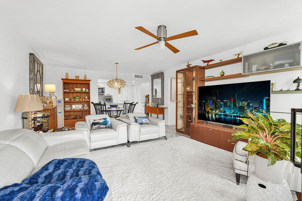 RIVER REACH CONDOMINIUM III - Residential