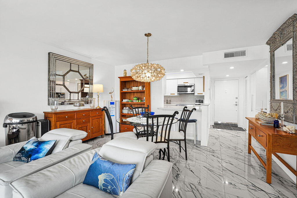 RIVER REACH CONDOMINIUM III - Residential