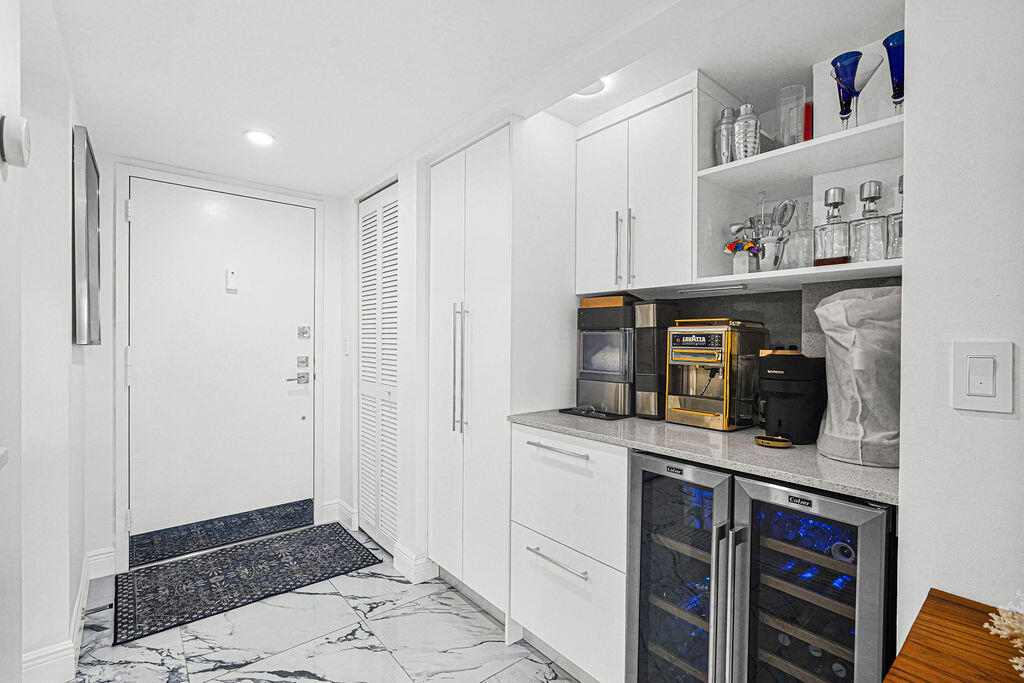 RIVER REACH CONDOMINIUM III - Residential