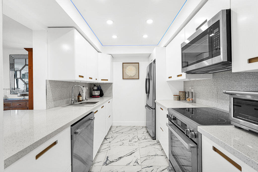 RIVER REACH CONDOMINIUM III - Residential