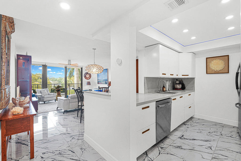 RIVER REACH CONDOMINIUM III - Residential