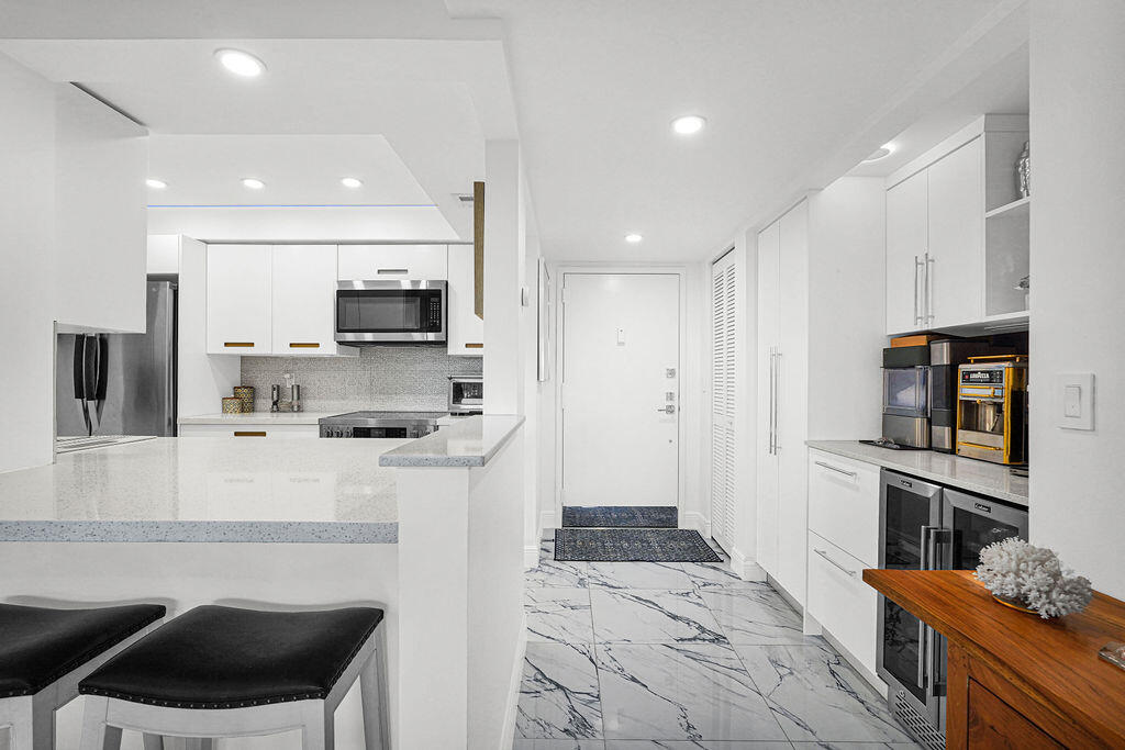 RIVER REACH CONDOMINIUM III - Residential