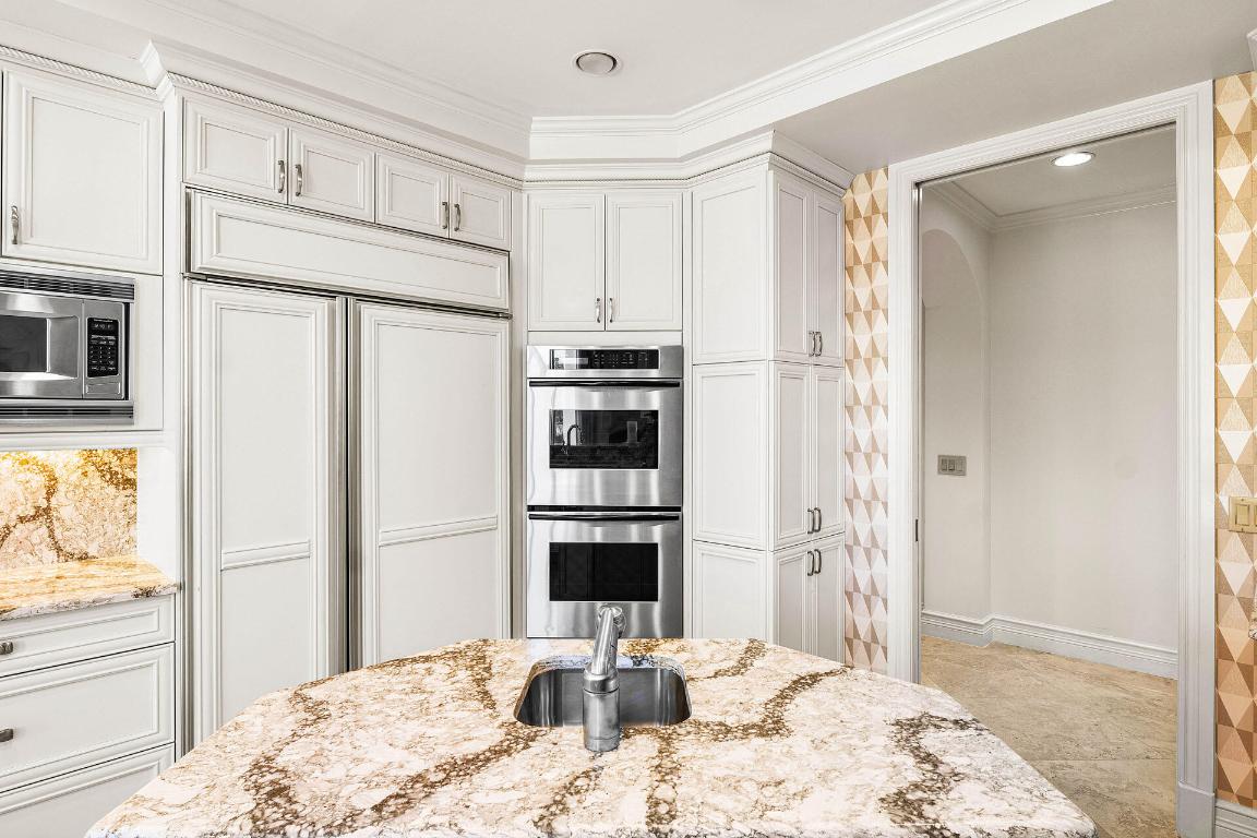 ROYAL PALM YACHT & COUNTRY CLUB - Residential