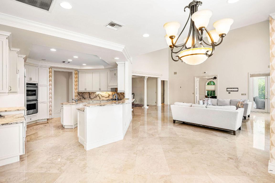 ROYAL PALM YACHT & COUNTRY CLUB - Residential