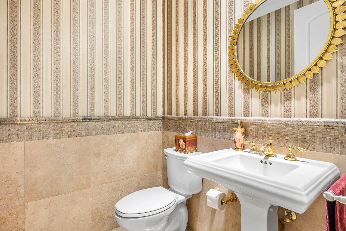 ROYAL PALM YACHT & COUNTRY CLUB - Residential