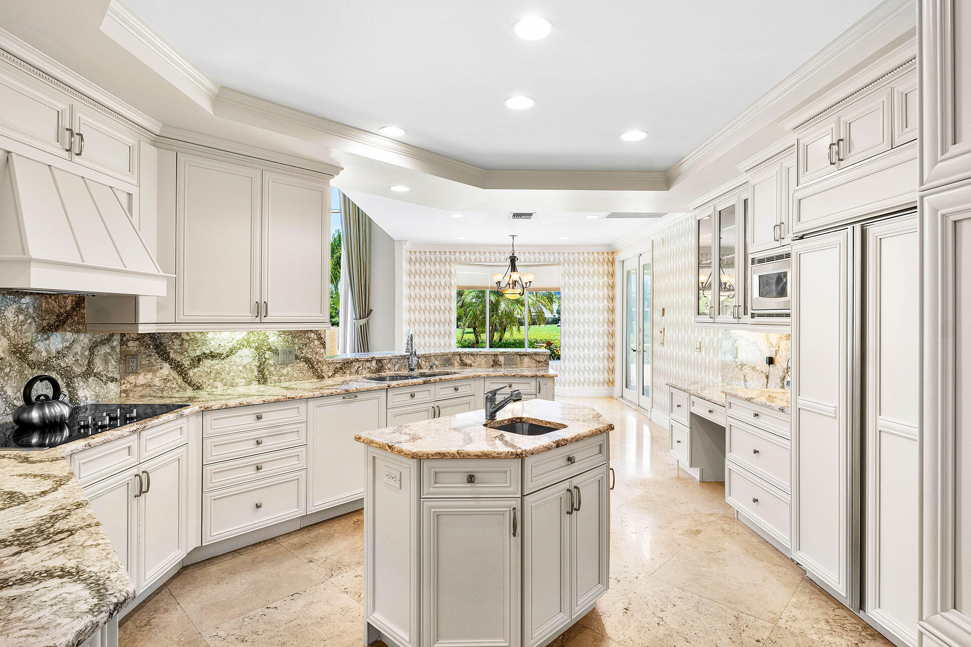 ROYAL PALM YACHT & COUNTRY CLUB - Residential