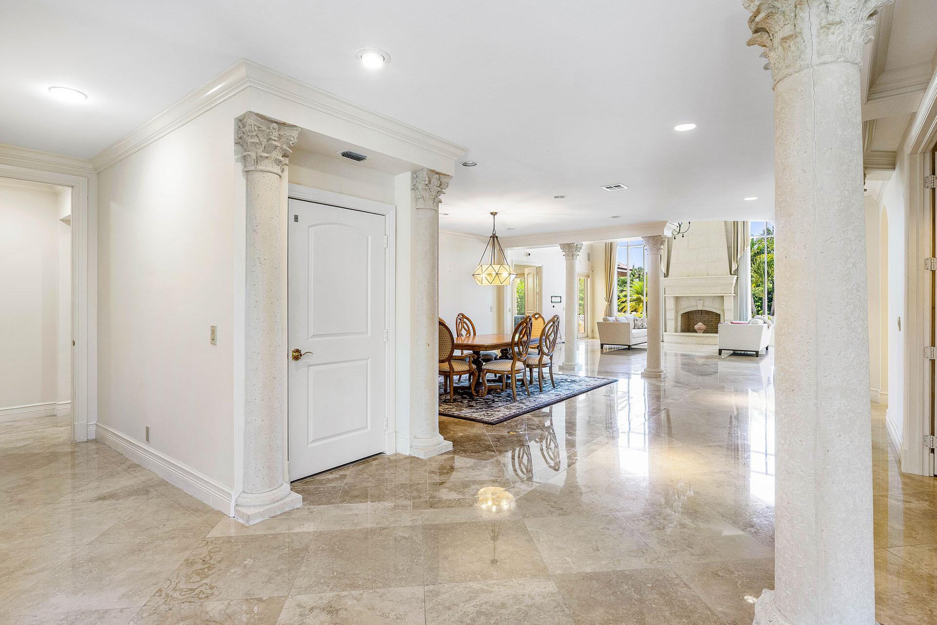 ROYAL PALM YACHT & COUNTR - Residential