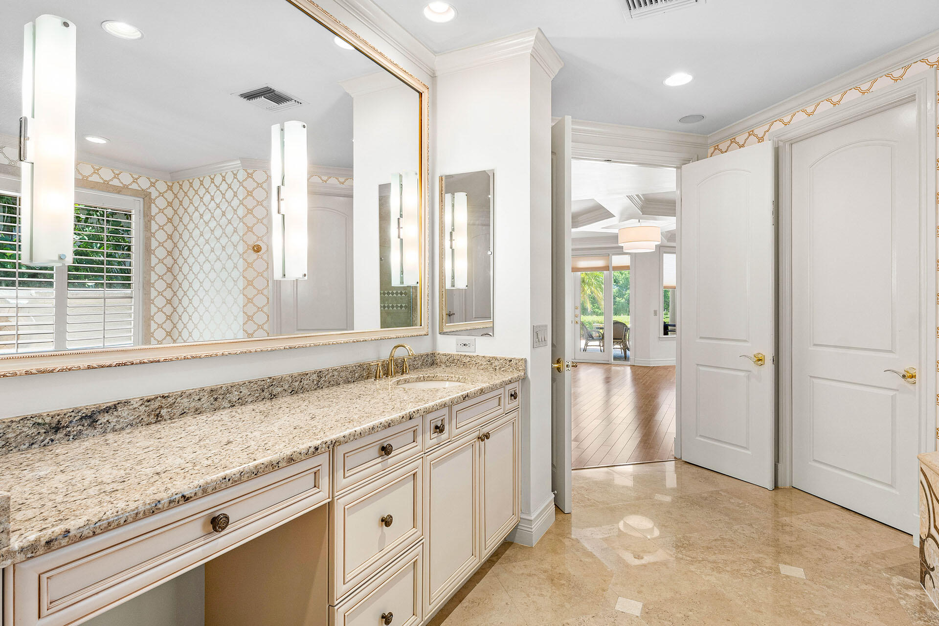 ROYAL PALM YACHT & COUNTRY CLUB - Residential