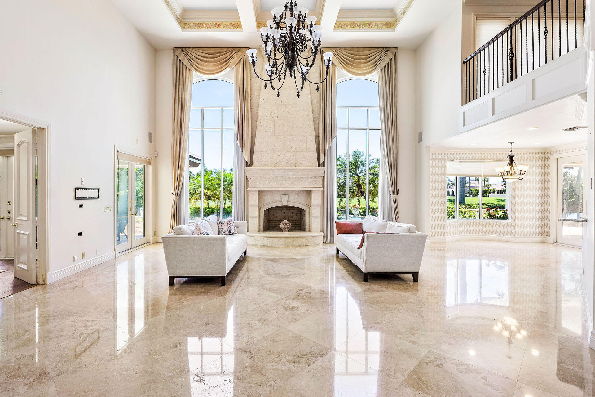 ROYAL PALM YACHT & COUNTRY CLUB - Residential