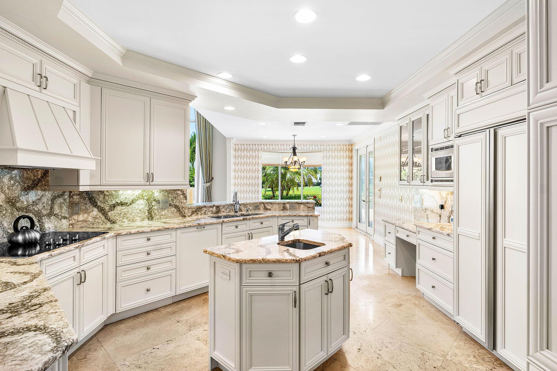 ROYAL PALM YACHT & COUNTR - Residential