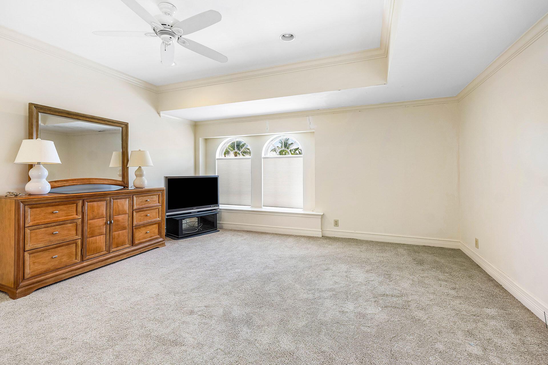 ROYAL PALM YACHT & COUNTR - Residential