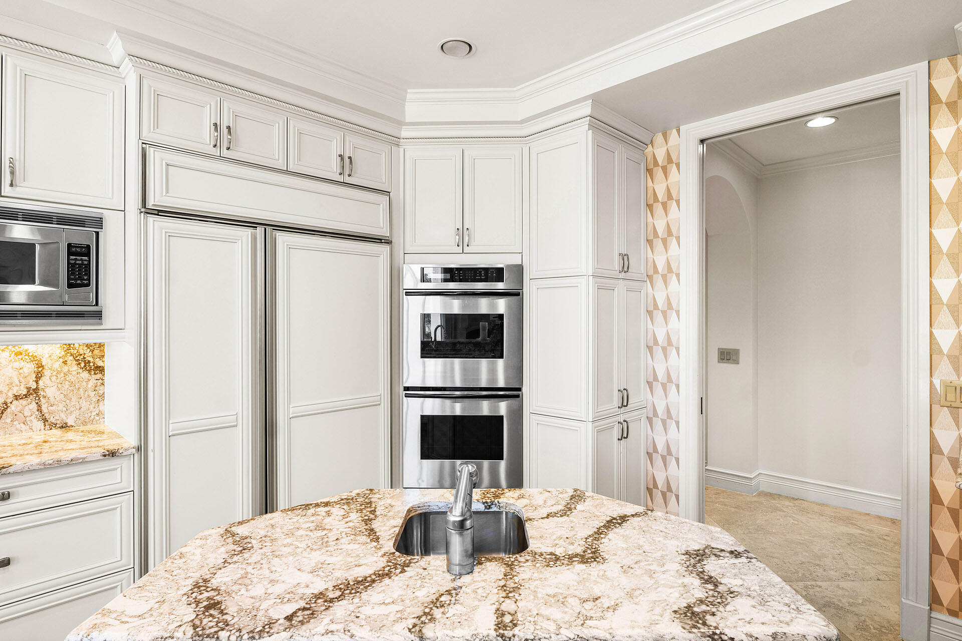 ROYAL PALM YACHT & COUNTRY CLUB - Residential