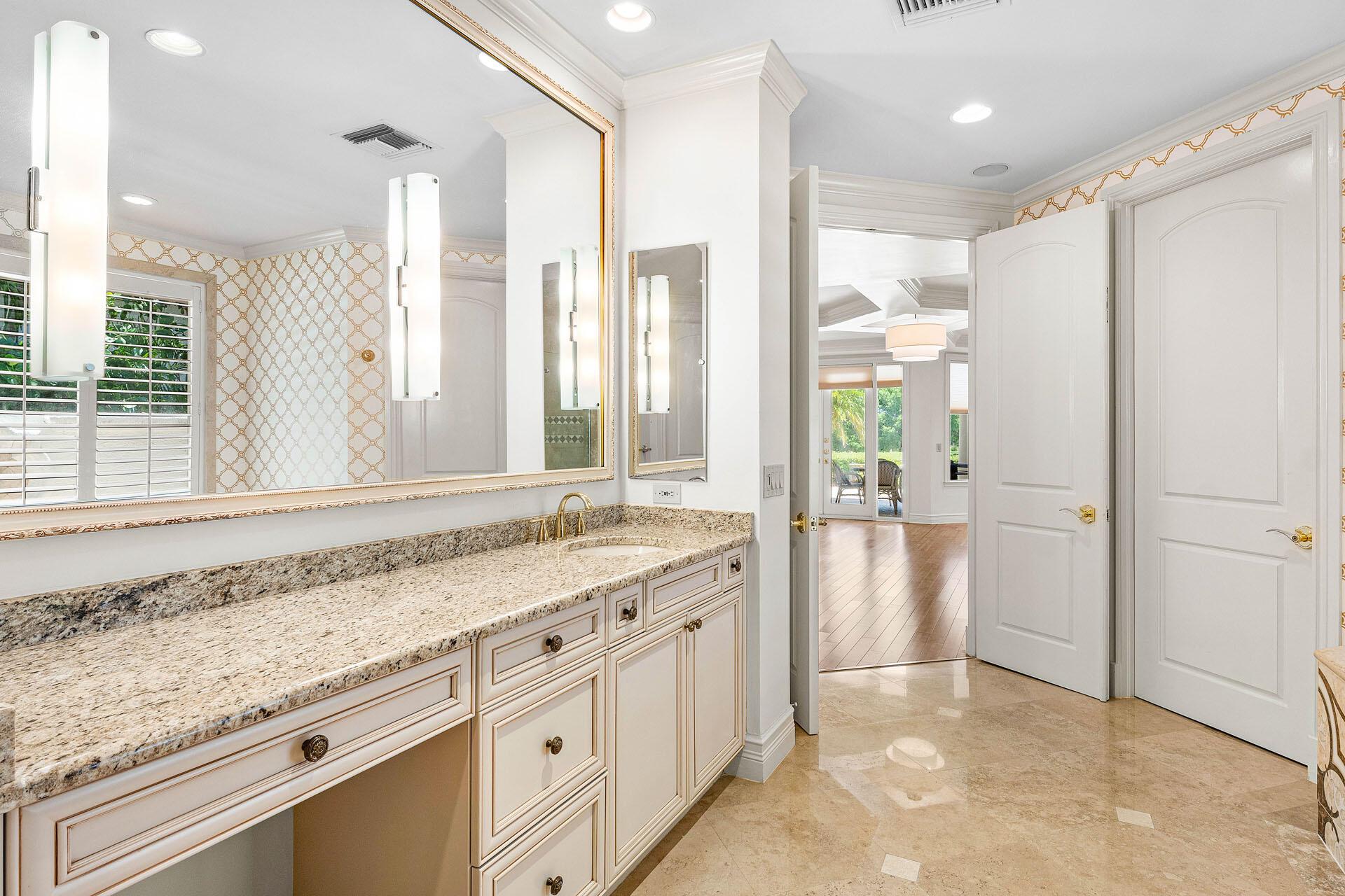 ROYAL PALM YACHT & COUNTR - Residential