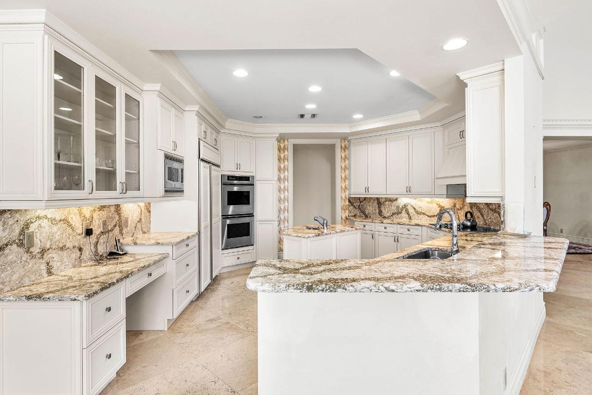 ROYAL PALM YACHT & COUNTRY CLUB - Residential