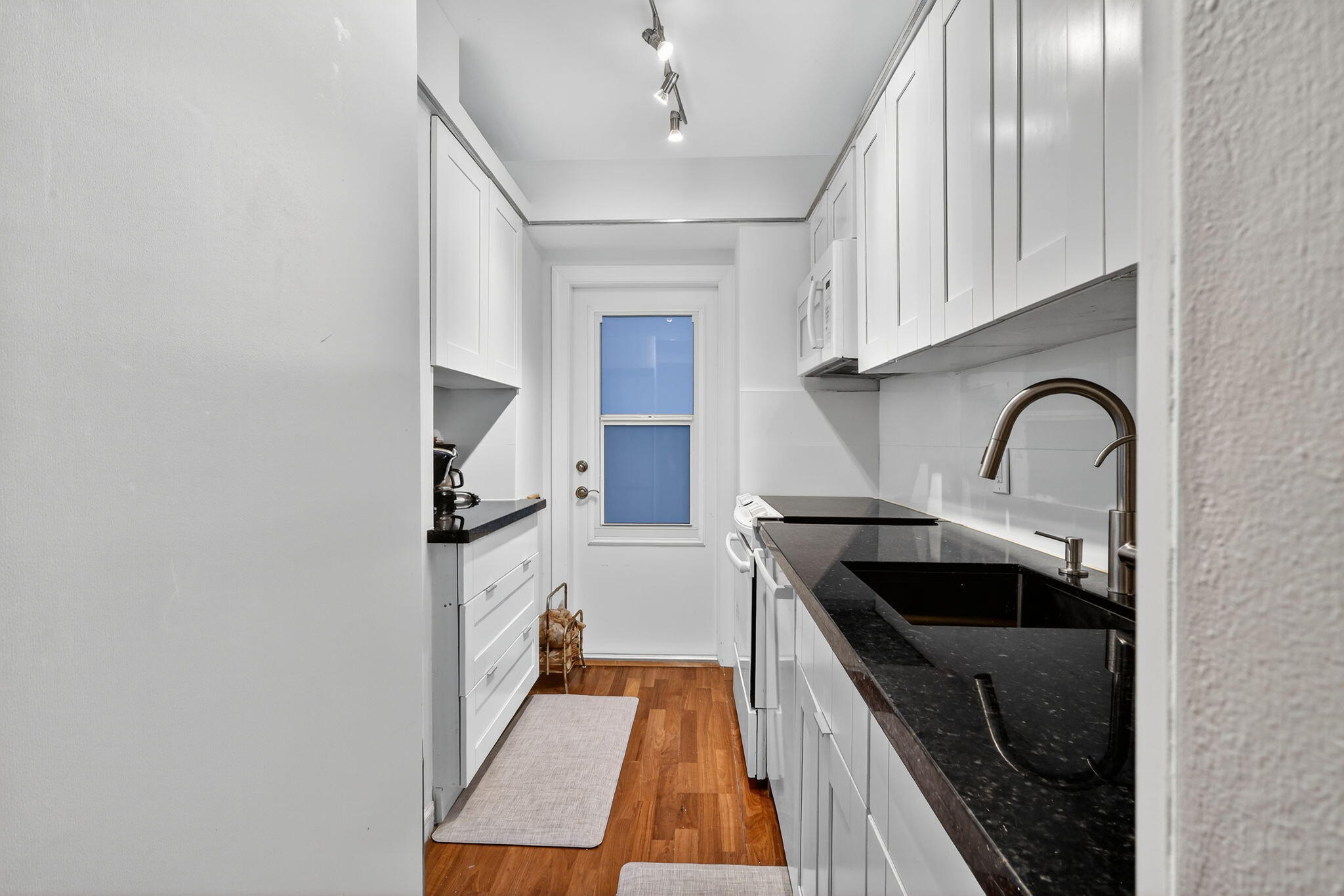 AMBASSADOR II CORP - Residential Lease