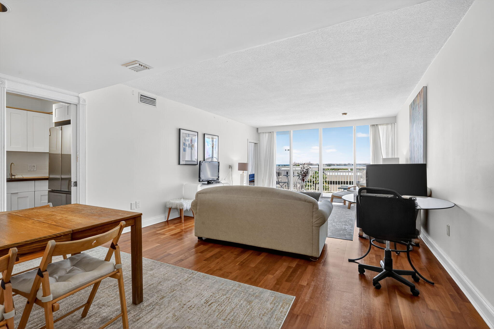 AMBASSADOR II CORP - Residential Lease