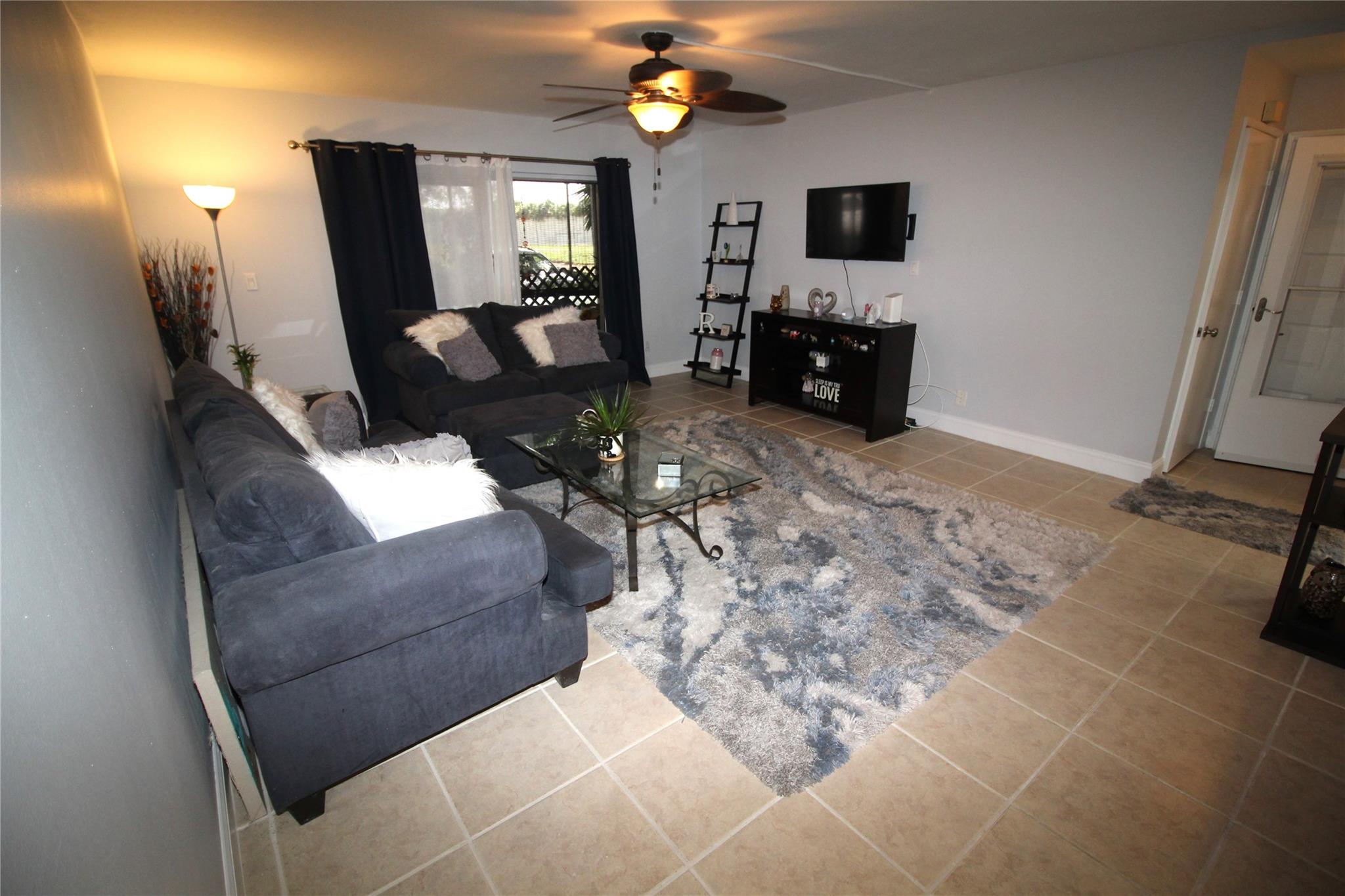 608 Gardens Dr 102