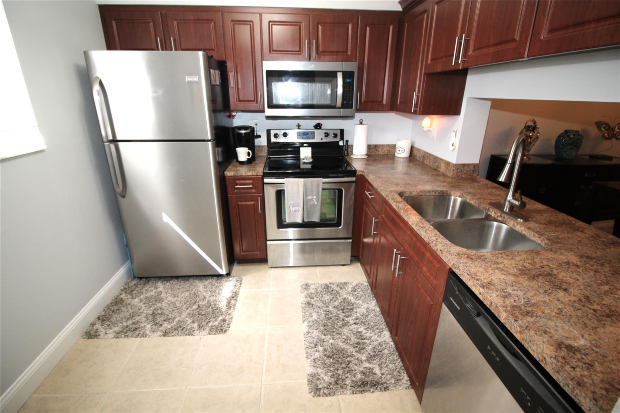608 Gardens Dr 102