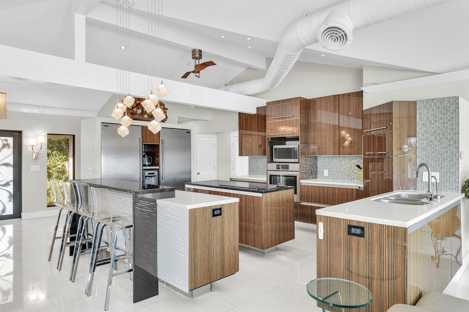 LEE MANOR ISLES - Residential