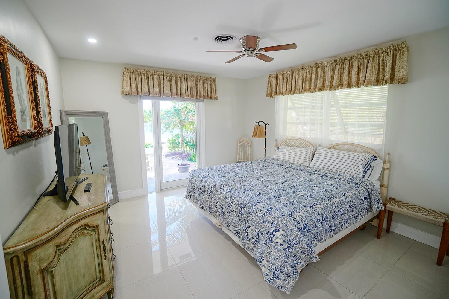 LEE MANOR ISLES - Residential