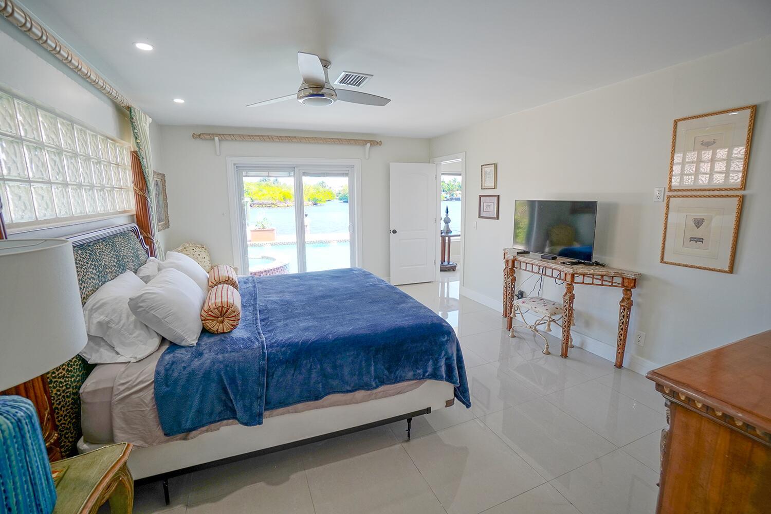 LEE MANOR ISLES - Residential