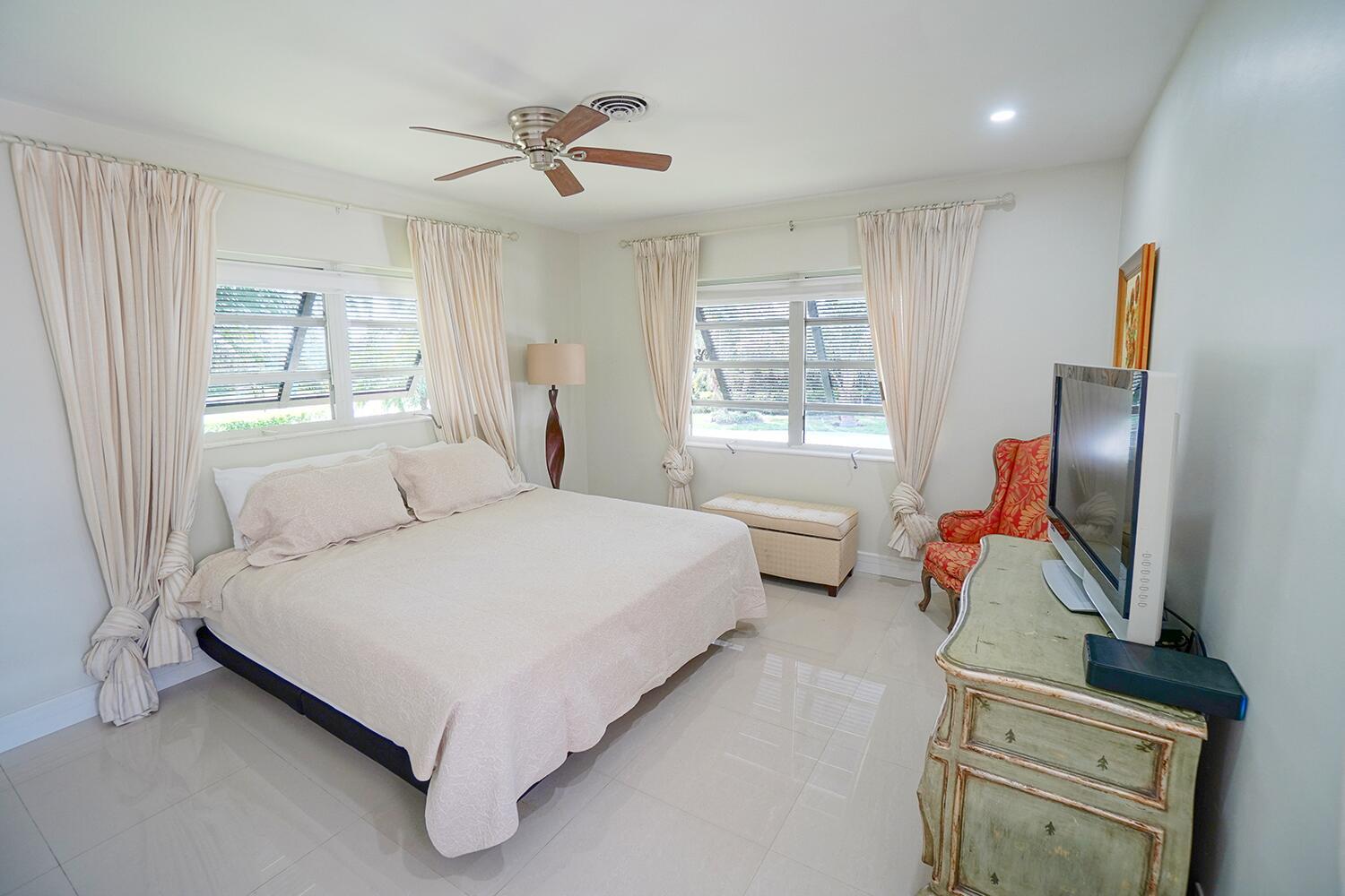 LEE MANOR ISLES - Residential