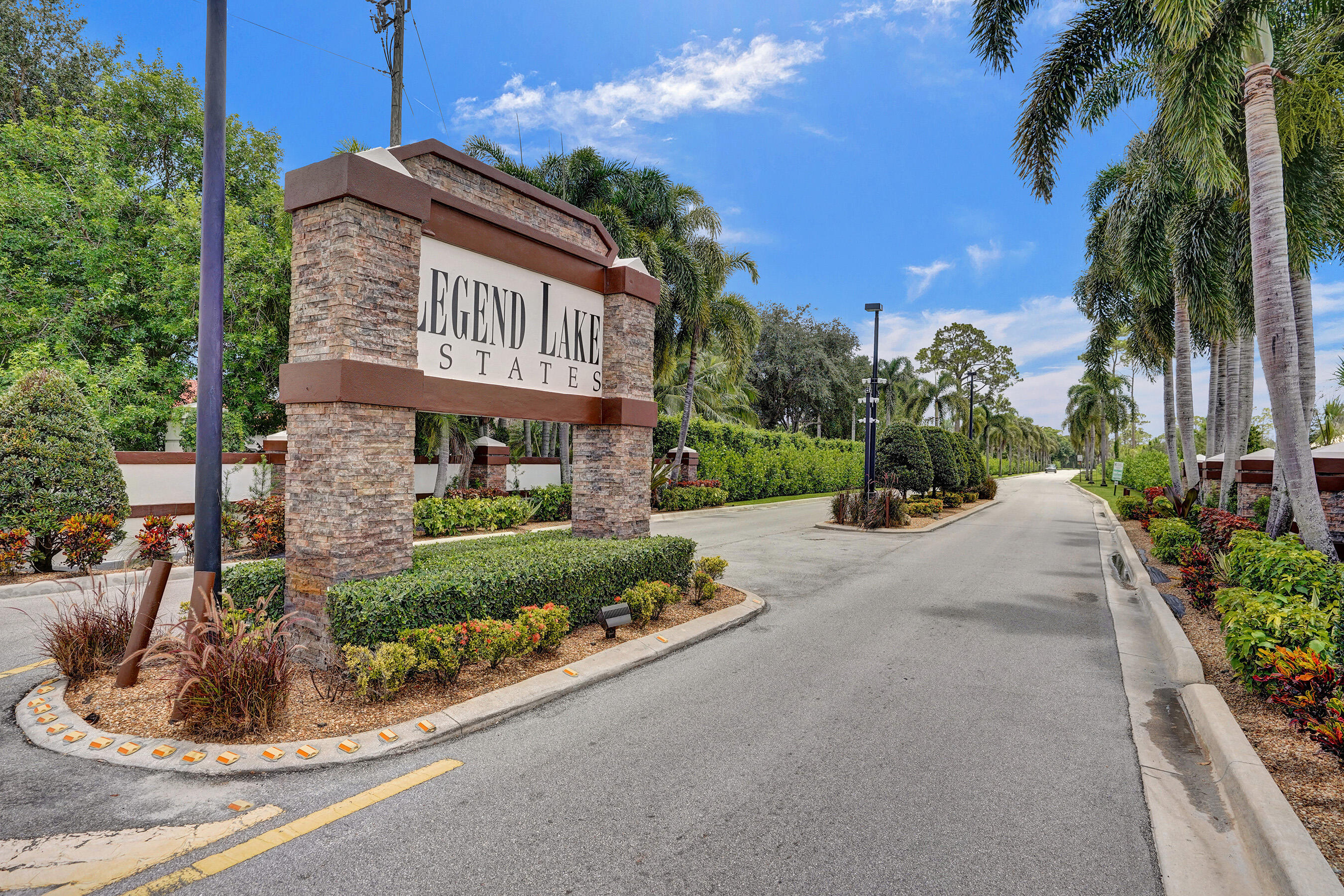 LEGEND LAKE ESTATES - Residential