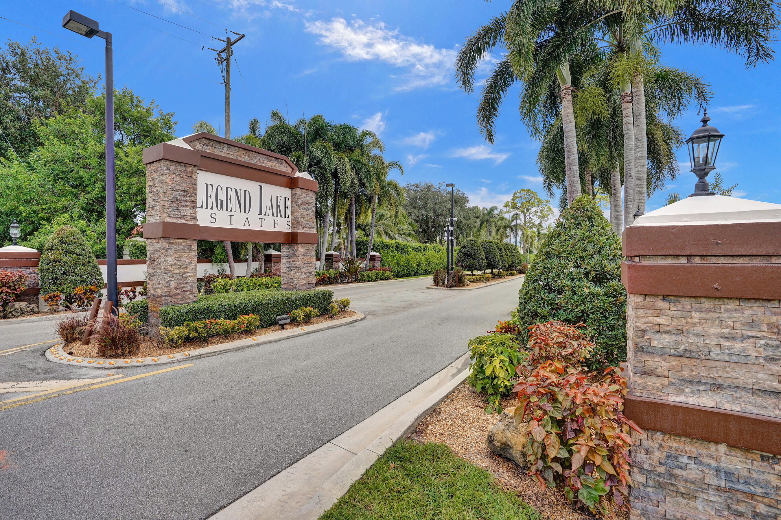 LEGEND LAKE ESTATES - Residential