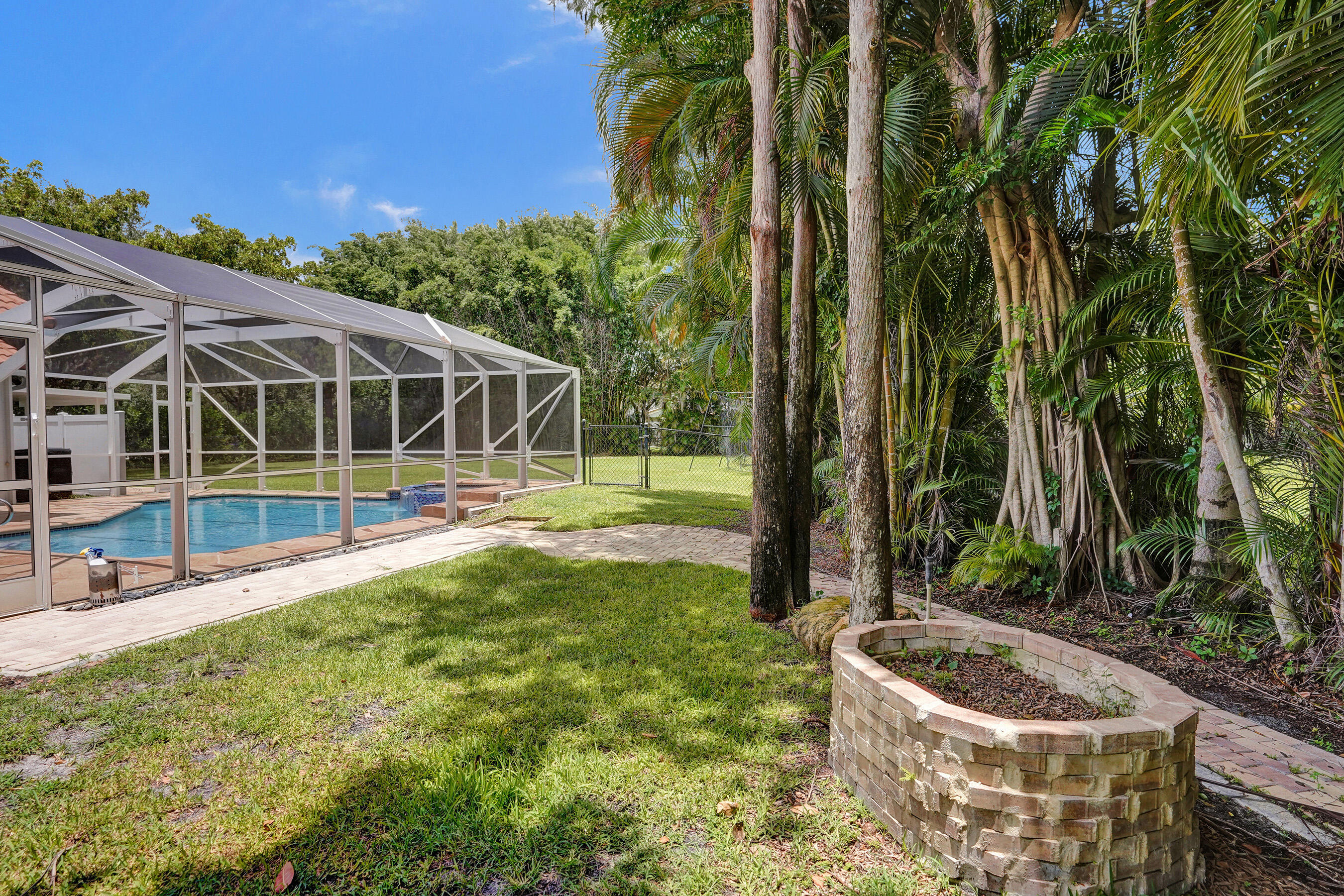 LEGEND LAKE ESTATES - Residential