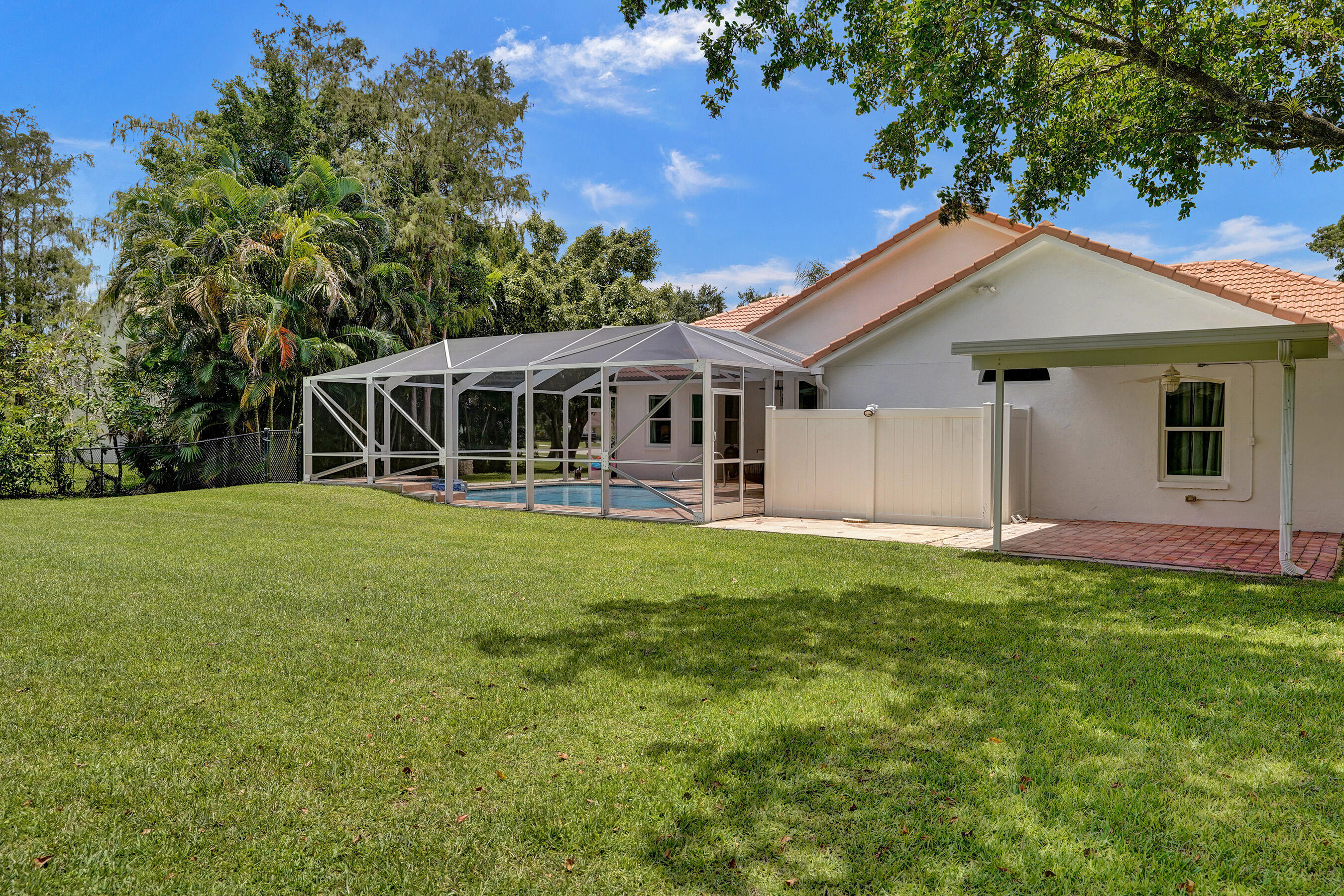 LEGEND LAKE ESTATES - Residential