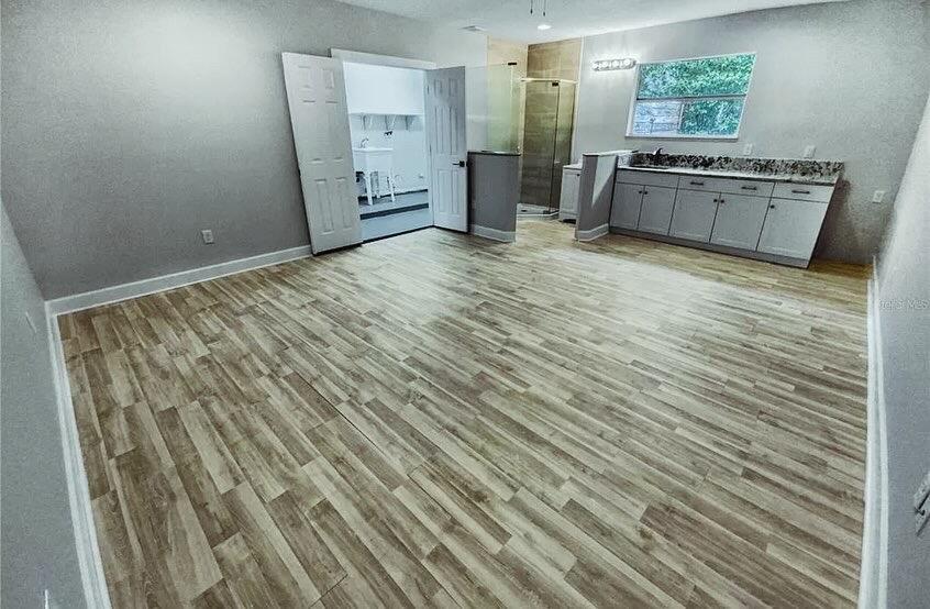 VILLAGE GREEN - Residential