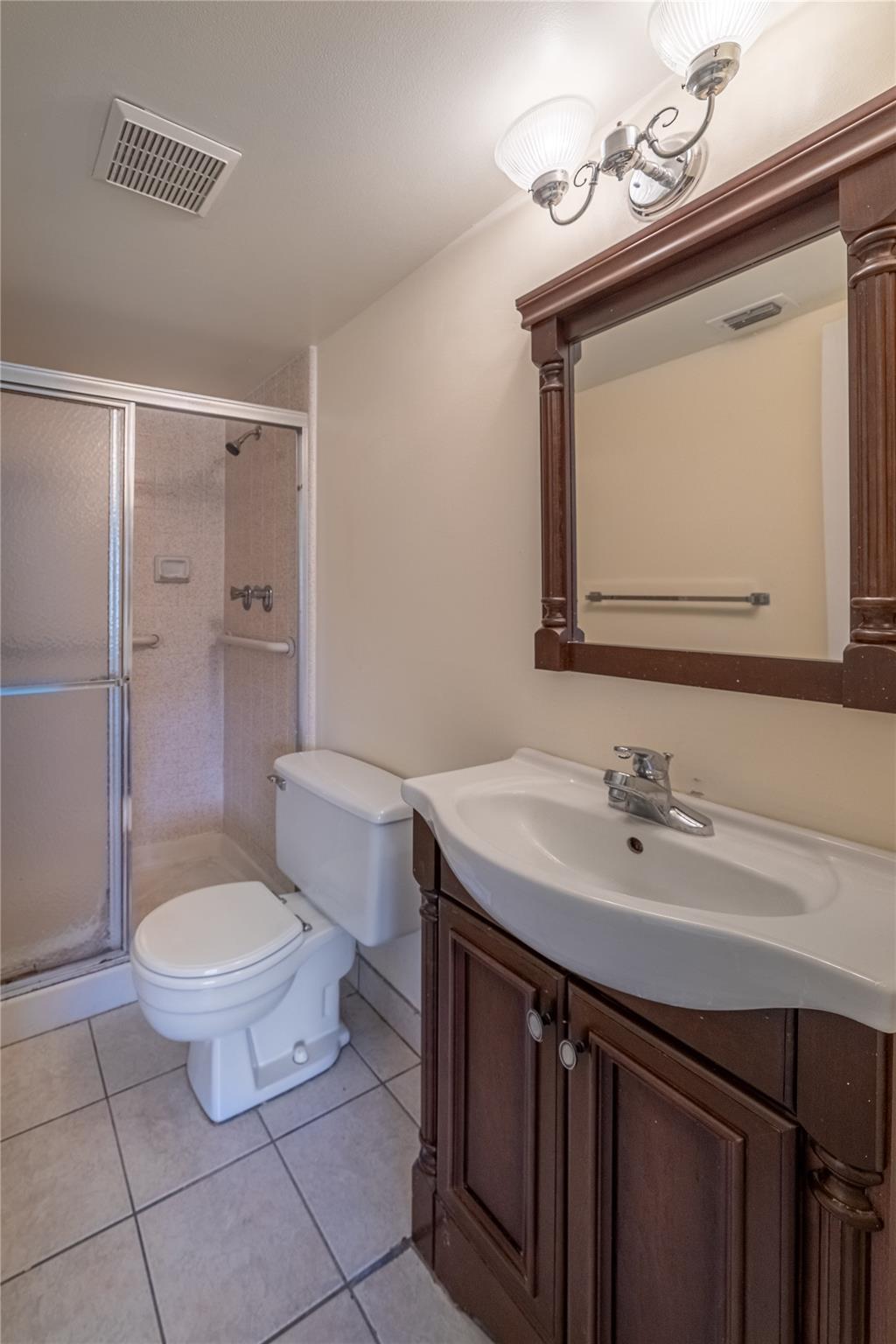 208 Pine Hov Cir B-1