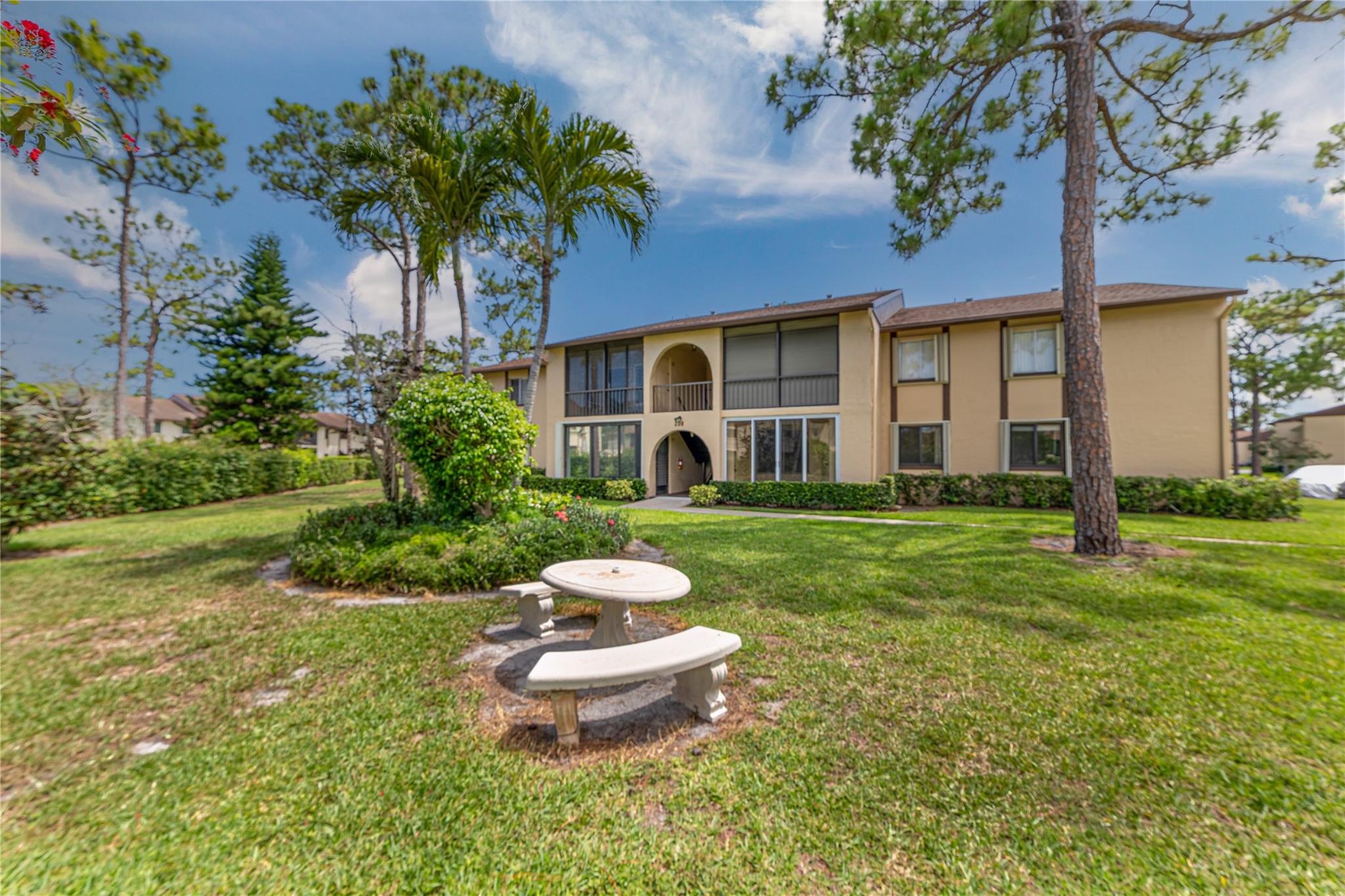 208 Pine Hov Cir B-1