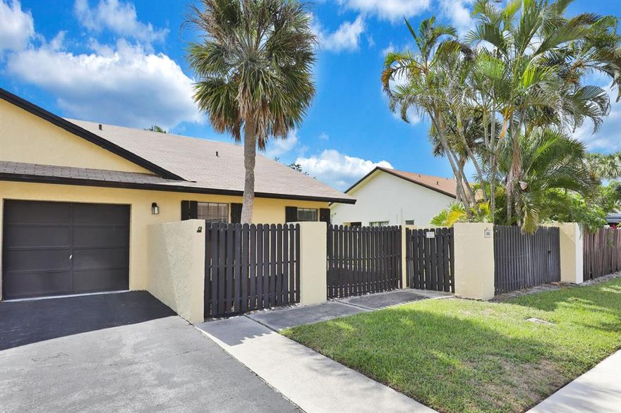 Located in Central Delray Beach, close to I-95 and Atlantic Avenue, sits this amazing Villa on the lake. This beautiful property offers an open concept floor plan, vaulted ceilings, covered rear patio, fenced side yard, and 1 car garage.