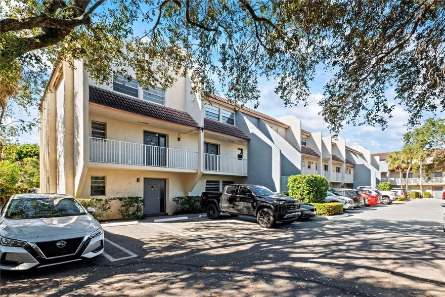 ATTENTION INVESTORS***RENT IMMEDIATELY***AMAZING OPPORTUNITY TO PURCHASE THIS FULLY RENOVATED TOWNHOUSE UNIT IN CORAL SPRINGS! COMPLETELY REDONE, NEW GORGEOUS "WOOD LOOK" FLOORS THROUGHOUT, KITCHEN WITH WHITE SHAKER CABINETS, STAINLESS STEEL APPLIANCES, BATHROOMS, WASHER & DRYER IN UNIT, WELL MANAGED & MAINTAINED COMMUNITY. THIS IS A MUST SEE - CREDIT SCORE REQUIREMENT 700