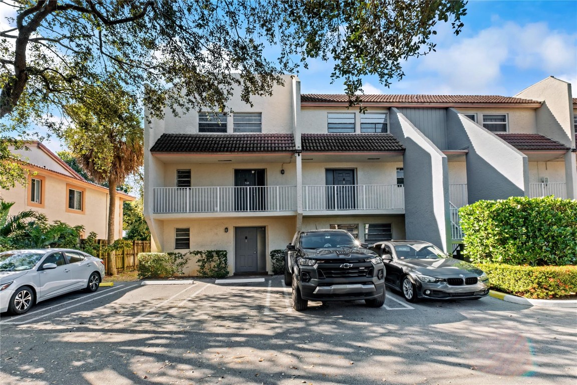 Coral Springs Townhomes - Residential