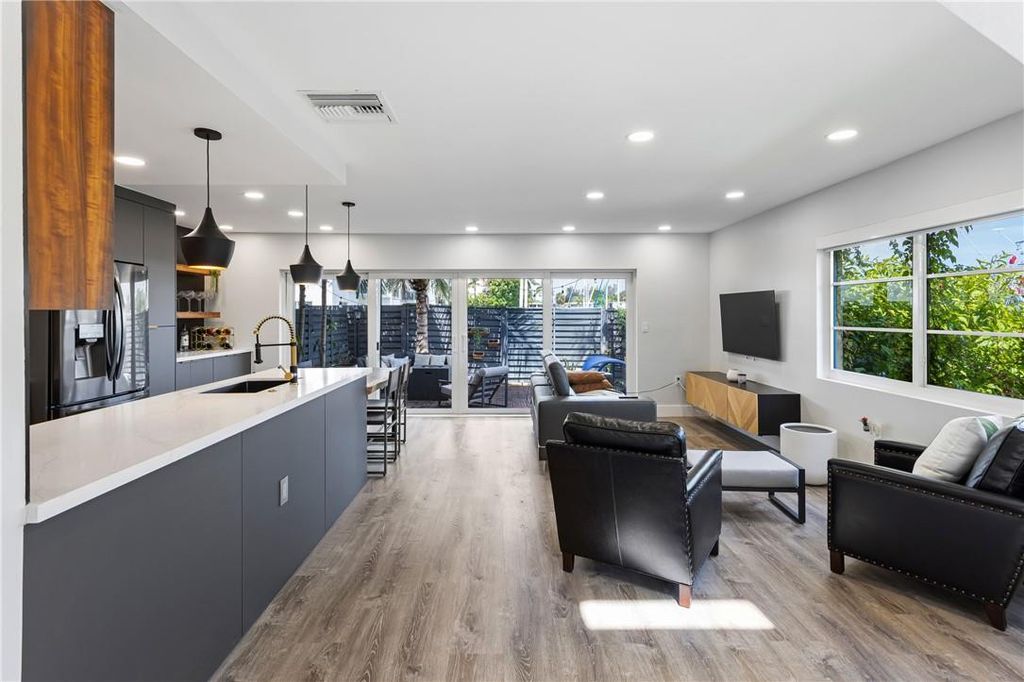 Photo of 1501 SE 15th Street #3-1, Fort Lauderdale, FL 33316 (MLS # F10386993)