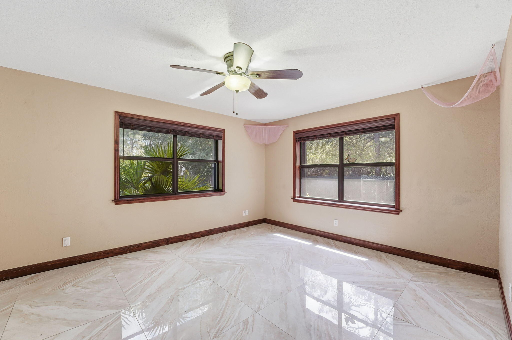 ACREAGE - Residential Lease