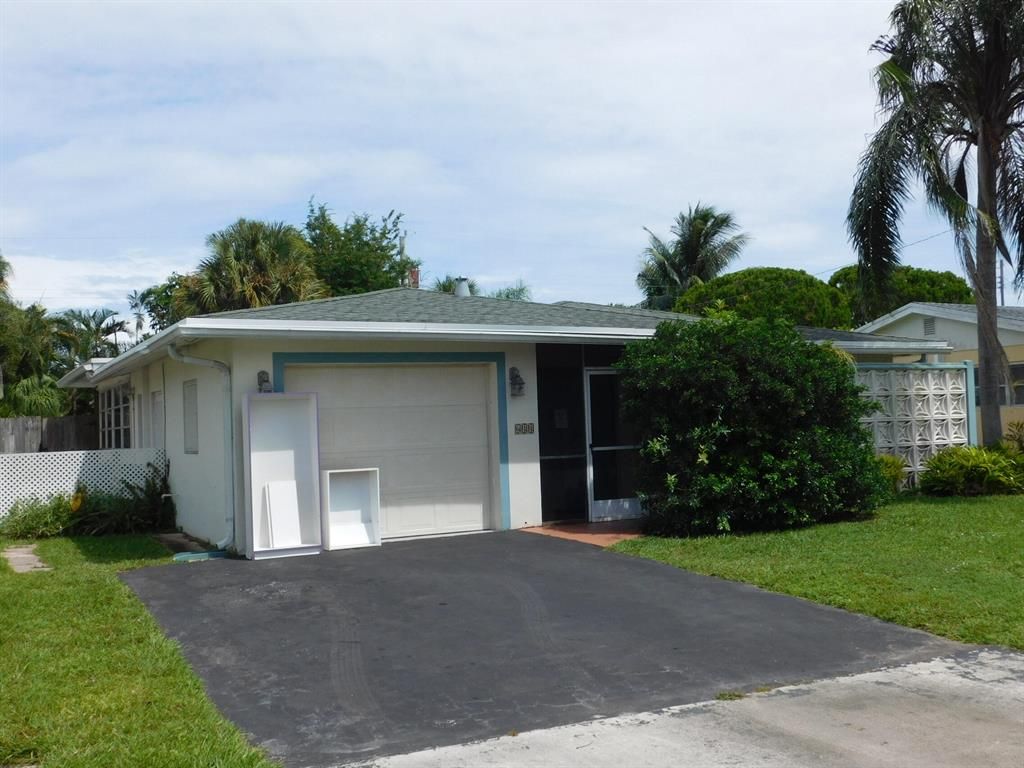 Photo of 644 Riverside Drive Dr, Palm Beach Gardens, FL 33410 (MLS # R10741012)
