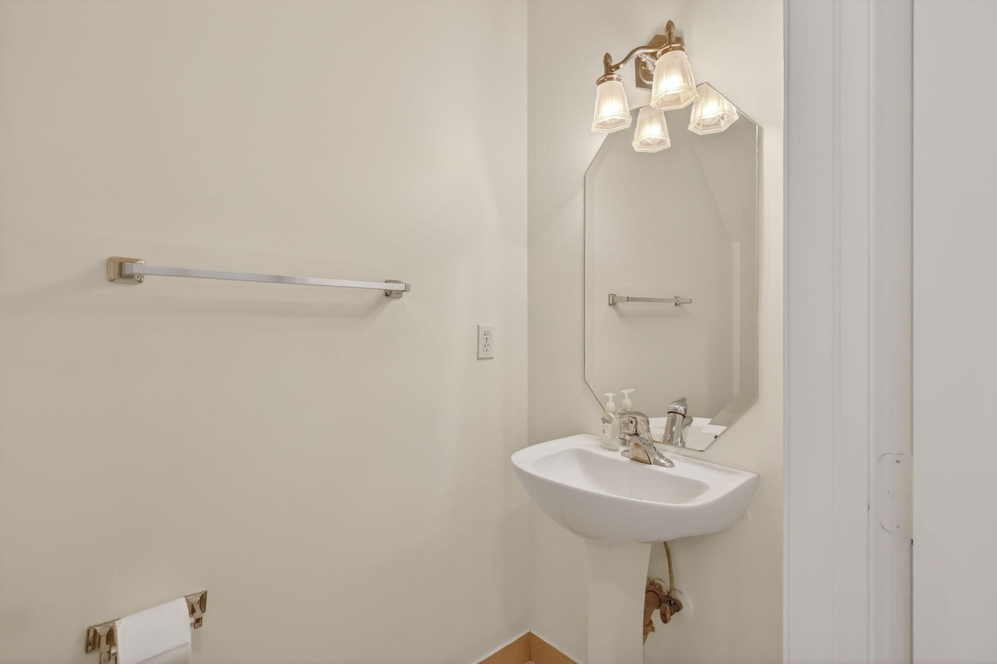 WILLOUGHBY (AKA WILLOUGHBY GLEN) - Residential