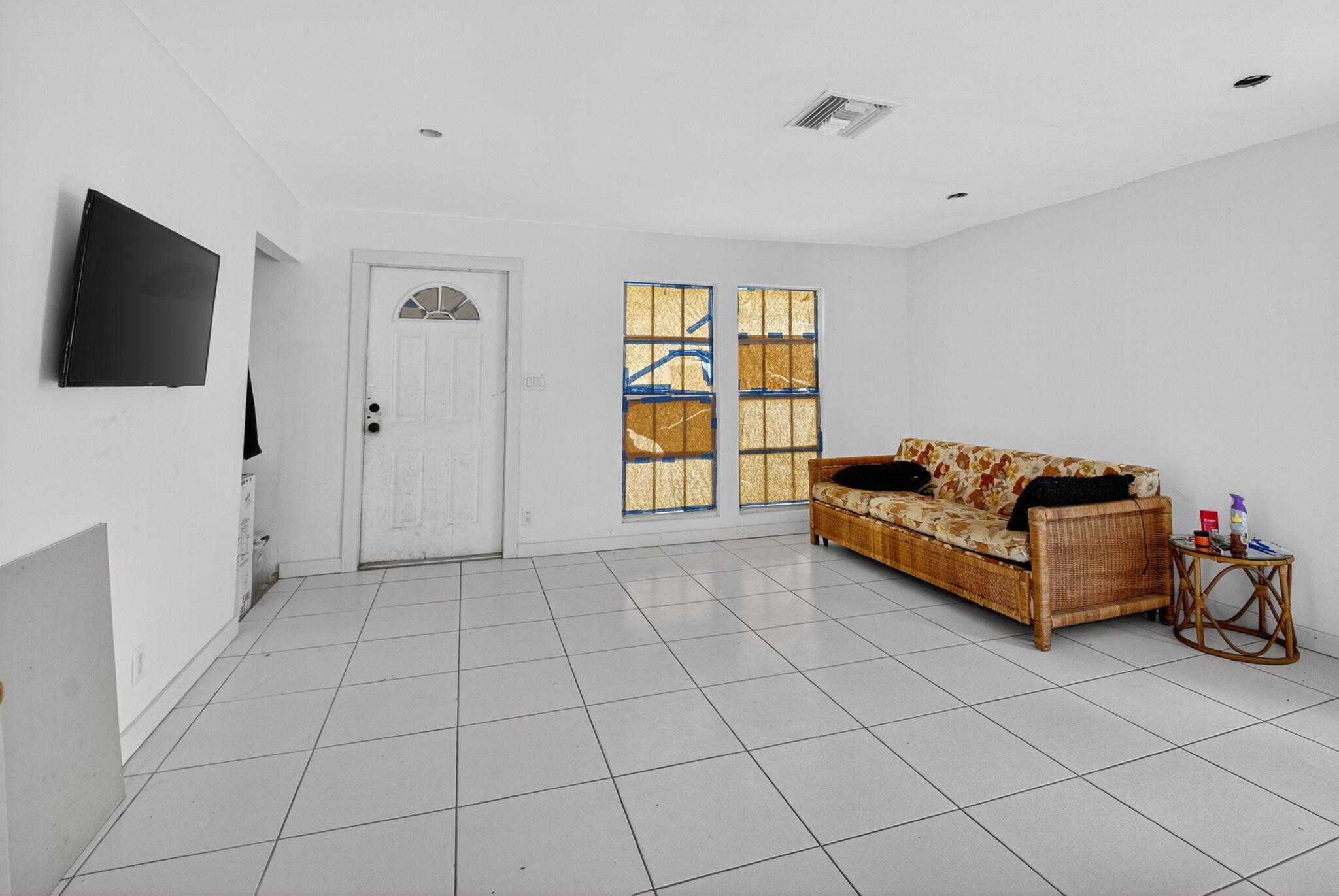 DELRAY GARDEN ESTATES - Residential