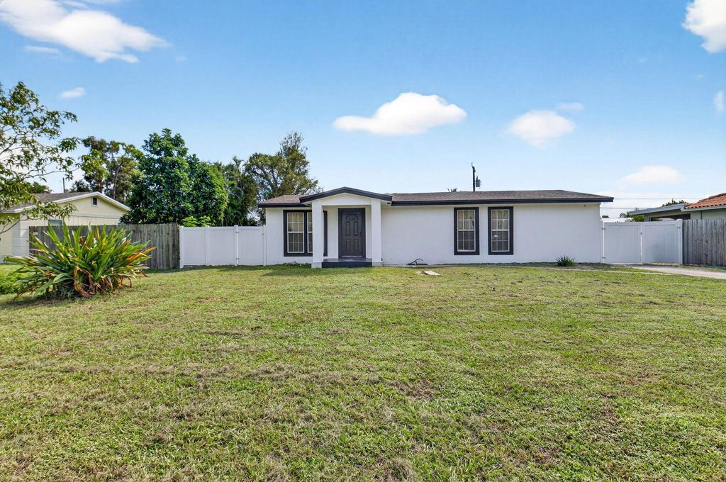 Photo of 5196 Palm Ridge Boulevard, Delray Beach, FL 33484 (MLS # R11134041)